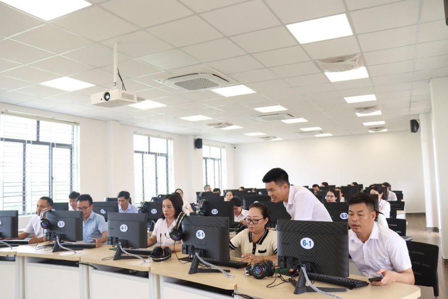 Người dân tham gia cuộc thi dễ dàng qua các thiết bị điện tử như máy tính, điện thoại thông minh, máy tính bảng,… được kết nối mạng internet.