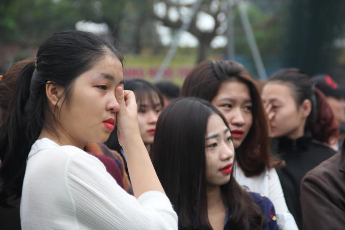 Tiễn các chàng trai trẻ lên đường nhập ngũ.