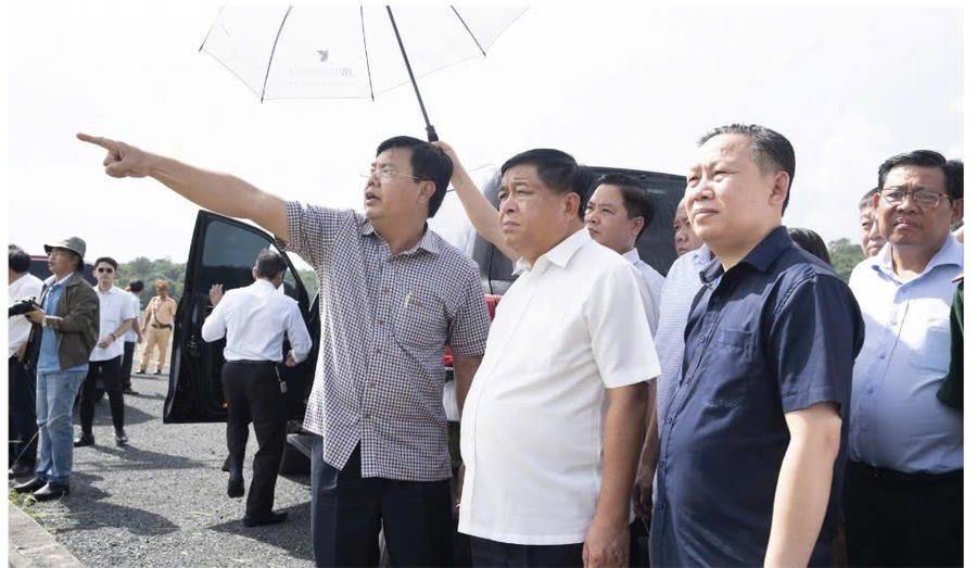 Phó thủ tướng Nguyễn Chí Dũng đi kiểm tra tiến độ thực hiện dự án mở rộng Cảng hàng không quốc tế Phú Quốc