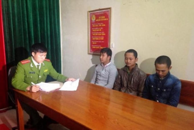 Thắng cùng những đồng phạm tại cơ quan điều tra. (Ảnh: CTV).