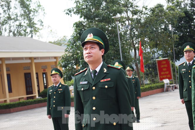 Lễ 'Chào cờ chủ quyền' thiêng liêng ngày đầu năm mới ở nơi biên thùy - ảnh 9