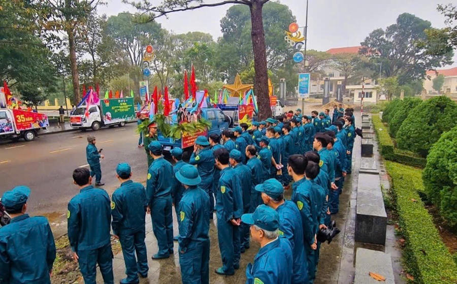 Đông đảo cán bộ, chiến sỹ, hội viên, thanh niên và Nhân dân địa phương cùng hòa mình vào Ngày hội văn hóa Quân- Dân. Ảnh: K.P