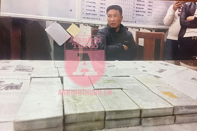 CAQ Hoàn Kiếm đã triệt xóa đường dây mua bán ma túy "khủng" từ Sơn La đi Thái Nguyên do đối tượng Nguyễn Hữu Chuyền cầm đầu, thu giữ 79 bánh heroin.