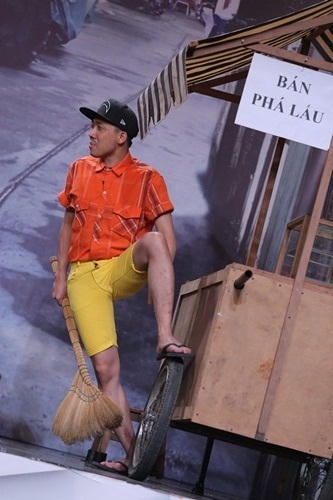 Việt Trinh khoe nhan sắc mặn mà, Trấn Thành “chặt chém” nhan sắc Lê Giang