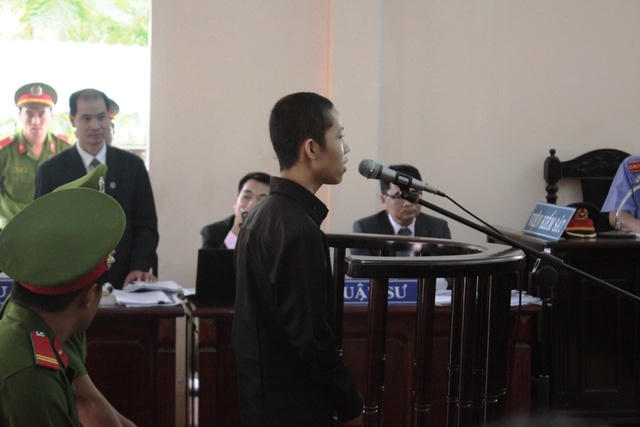 Nguyễn Mai Trung Tuấn bị TAND tỉnh Long An tuyên phạt 30 tháng tù khi chưa đủ 16 tuổi.