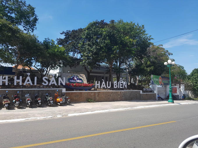 Nhà hàng Vịnh Hải Sản tại số 9 Trần Phú, TP Vũng Tàu mới được chủ đầu tư xây dựng hoàn thiện đưa vào hoạt động.