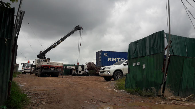 Khu vực đất nông nghiệp biến tướng thành nơi tập kết xe.