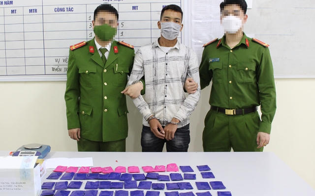 Sơn La: Bắt đối tượng vận chuyển trái phép 9.000 viên ma túy