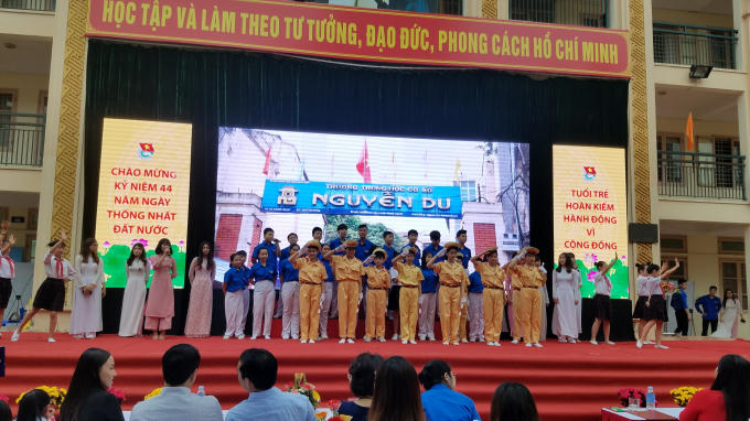 Chương trình văn nghệ được các em học sinh nhiệt liệt hưởng ứng