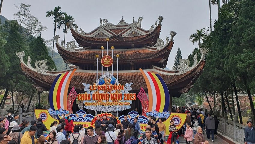 Di tích lịch sử và quần thể danh lam thắng cảnh Hương Sơn (huyện Mỹ Đức) tiếp nhận hiện vật không nằm trong danh mục hồ sơ xếp hạng của di tích.