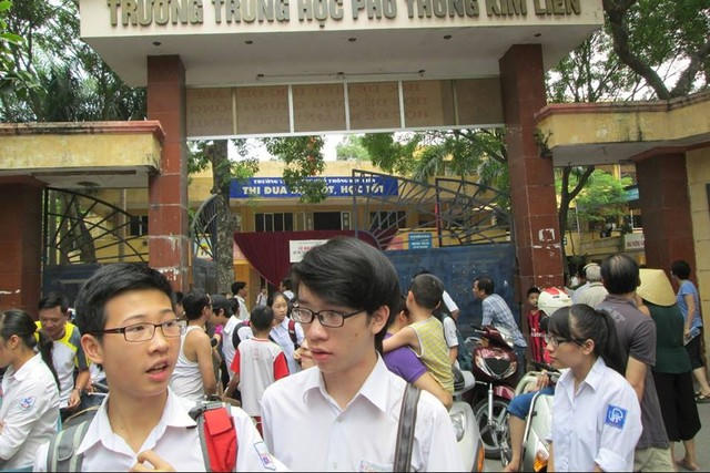 Nhiều ý kiến lo lắng học sinh sẽ áp lực hơn nếu thi nhiều môn trong kỳ thi vào 10. Ảnh: Q.A