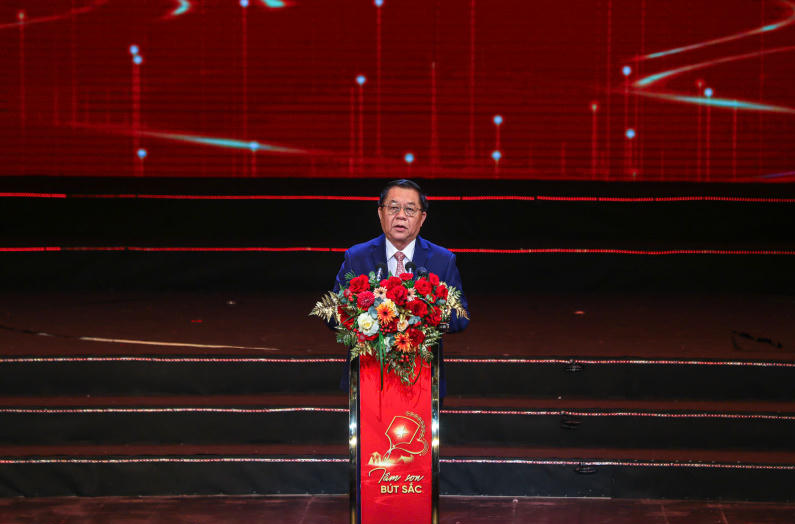 Đồng chí Nguyễn Trọng Nghĩa, Uỷ viên Bộ Chính trị, Bí thư Trung ương Đảng, Trưởng Ban Tuyên giáo và Dân vận Trung ương phát biểu tại Lễ Tổng kết và trao Giải báo chí toàn quốc “Vì An ninh Tổ quốc và bình yên cuộc sống” giai đoạn 2023 – 2025. Ảnh: CAND