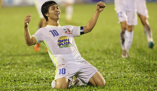 Pha ăn mừng đầy cảm xúc của Công Phượng - Ảnh Đức Đồng