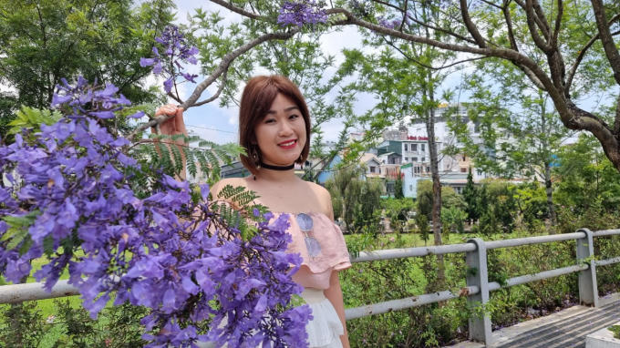 Phượng tím mang trong mình màu của thương nhớ và thủy chung, dung dị và nên thơ làm say lòng du khách.