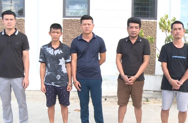 Bắt giam nhóm đối tượng sản xuất, buôn bán trà sữa giả