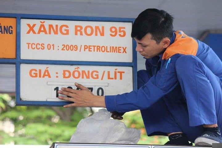 Giá xăng giảm lần thứ 8 liên tiếp, xuống dưới 11.000 đồng/lít