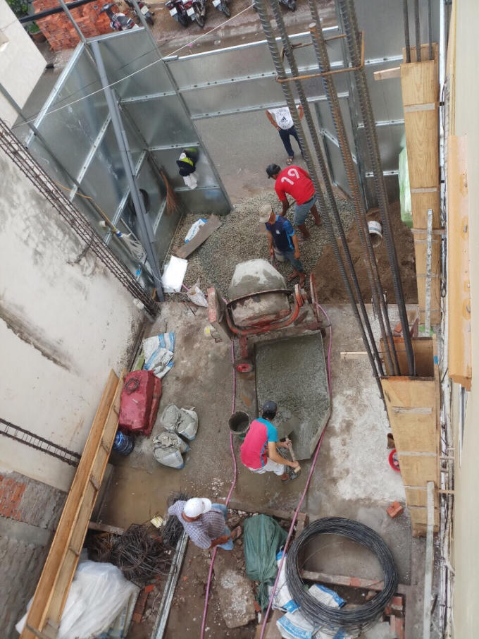 Ông Hiền yêu cầu Tòa áp dụng biện pháp khẩn cáp tạm thời, tạm dừng việc xây dựng của gia đình bà Liễu nhưng chưa được giải quyết.