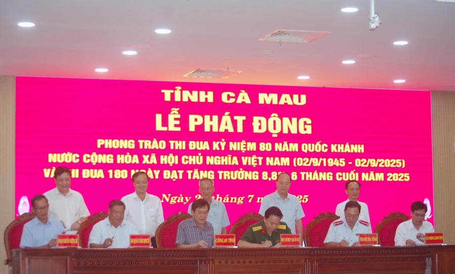 Đại diện Ủy ban MTTQ Việt Nam tỉnh các sở, ban, ngành đã thống nhất ký kết giao ước thi đua thực hiện phong trào “Kỷ niệm 80 năm Quốc khánh 2/9 và thi đua 180 ngày đạt tăng trưởng 8,8% trong 6 tháng cuối năm 2025”.