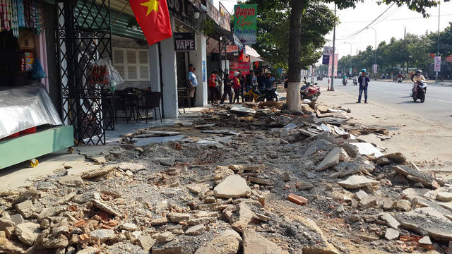 Ông Dũng khẳng định sẽ xử lý bất cứ ai bao che cho hành vi lấn chiếm vỉa hè.