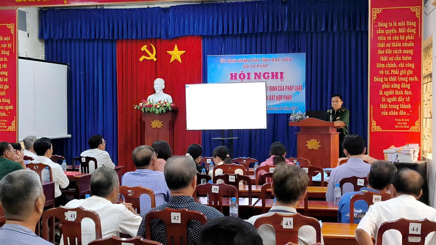 Đại diện BĐBP tỉnh Bạc Liêu phổ biến một số quy định về chống khai thác IUU.