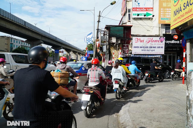 Việc mở rộng đường Nguyễn Tuân được kỳ vọng sẽ giải quyết vấn đề ách tắc giao thông đồng thời khiến bộ mặt đô thị tại đây khang trang, sạch đẹp hơn.