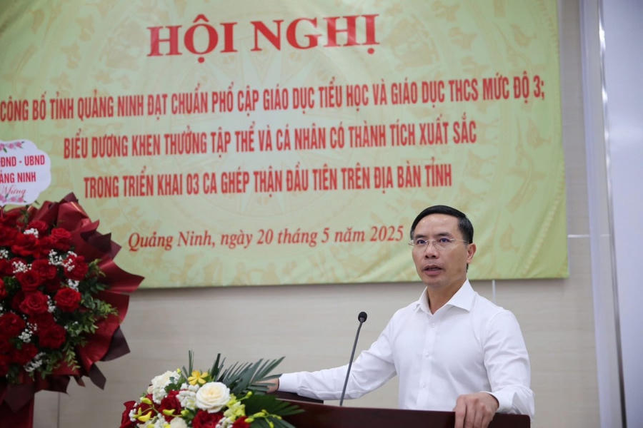 Chủ tịch UBND tỉnh Quảng Ninh Phạm Đức Ấn phát biểu tại lễ biểu dương.