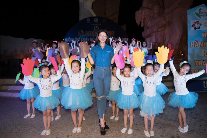 Hoa hậu Phương Kh&aacute;nh vinh dự trở th&agrave;nh &ldquo;đại xứ Xanh&rdquo;, k&ecirc;u gọi người d&acirc;n tắt điện v&agrave; bảo vệ m&ocirc;i trường