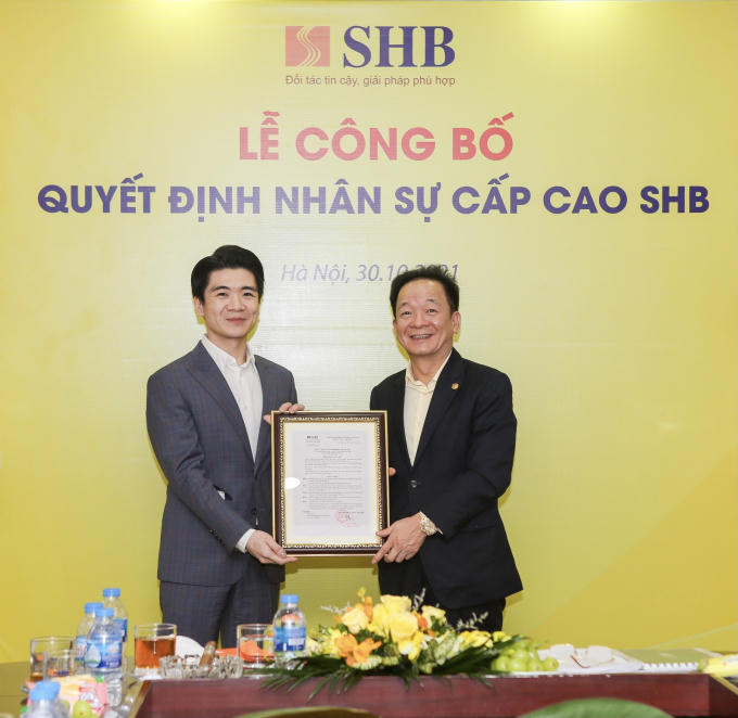 Le trao quyet dinh.