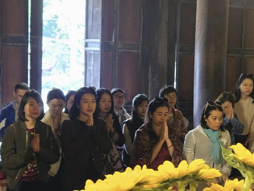 Đầu năm đi lễ chính là nét đẹp văn hóa tín ngưỡng, tâm linh của người Việt.