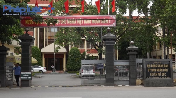 Trụ sở UBND huyện Mỹ Đức, nơi phóng viên bị ông Phó chánh văn phòng "mời" ra khỏi phòng làm việc.