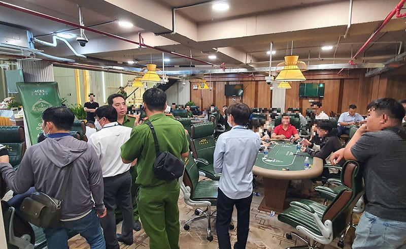 Một loạt sòng bạc trá hình dưới hình thức chơi Poker lực lượng bị công an triệt phá.