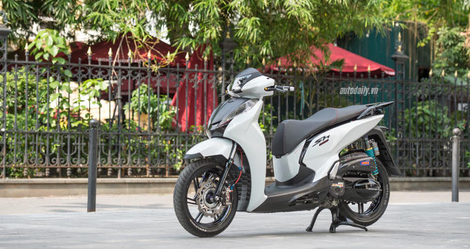 Ảnh chi tiết Honda SH300i được độ khủng tại H&agrave; Nội