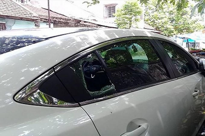 Người đàn ông bị trộm đập vỡ kính ô tô để trộm tiền (ảnh minh họa).