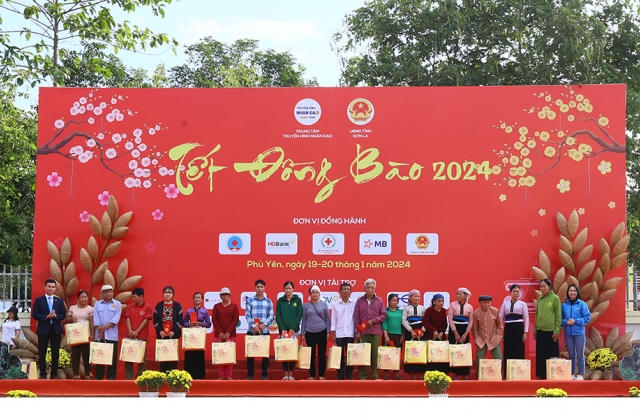 Hội chợ Tết 0 đồng tại “Tết đồng bào”