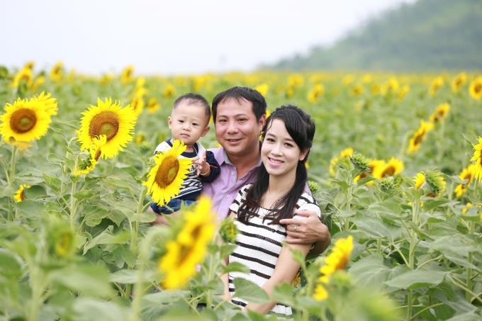 Gia đình nhỏ rạng rỡ với những "ánh mặt trời"