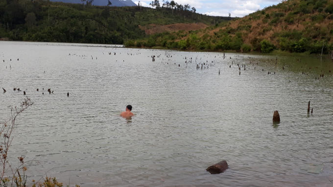 Khu vực lòng hồ thủy điện Sê San 3A nơi cất giấu gỗ của lâm tặc