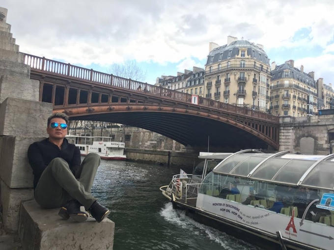 Mr.Đ&agrave;m h&agrave;o hứng thăm Kinh đ&ocirc; &aacute;nh s&aacute;ng