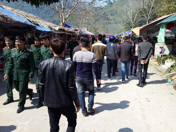 Vào dịp đầu xuân mới, mỗi ngày chùa Cửa Đạt đón từ 7 - 10 nghìn khách dâng hương lễ chùa.