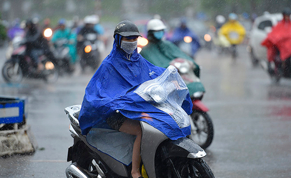 Thời tiết khu vực Hà Nội đêm và sáng sớm có mưa rào rải rác và có nơi có dông. (Ảnh: Báo Đại biểu Nhân Dân)