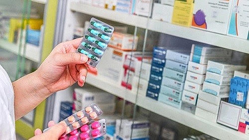 Bị phạt 215 triệu đồng do phạm lỗi trong sản xuất, lưu hành thuốc. (Hình minh họa)