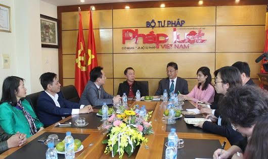 Hội Nhà báo toàn Trung Quốc thăm Báo Pháp luật Việt Nam.