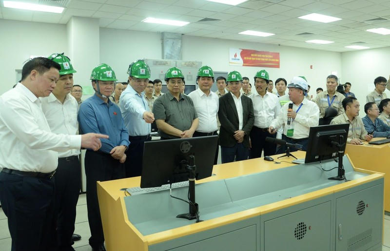 Thủ tướng Phạm Minh Chính thăm phòng điều khiển trung tâm Nhà máy nhiệt điện Thái Bình 2.