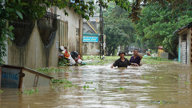 Nhà dân ở Thanh Hóa bị ngập sâu. ẢNH: MINH HẢI