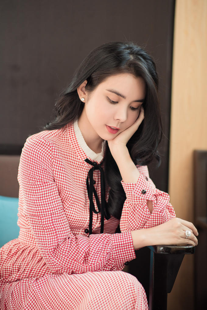 Huỳnh Vy chia sẻ bản thân cô không quá câu nệ hay phân biệt hàng hiệu hay những nhóm hàng khác.