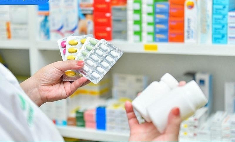 Bộ Y tế vừa ký quyết định công bố cấp mới và gia hạn giấy đăng ký lưu hành gần 700 loại thuốc sản xuất trong nước. Ảnh: Nguyễn Kiên