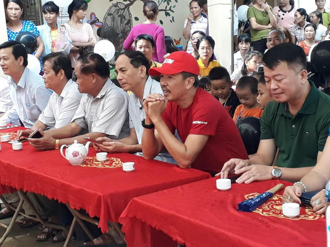 Buổi lễ có sự tham dự của lãnh đạo địa phương và nhà tài trợ.