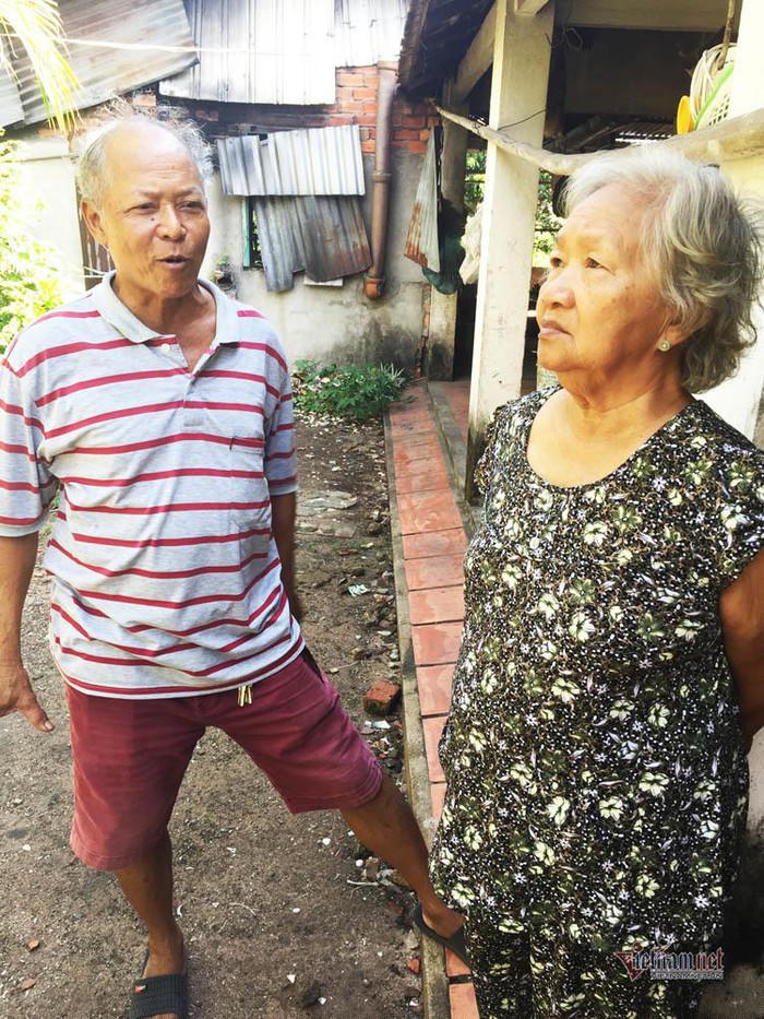 Ông Cẩn và bà Bông.