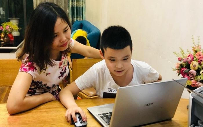 Cha mẹ cần đồng hành cùng con khám phá không gian số.