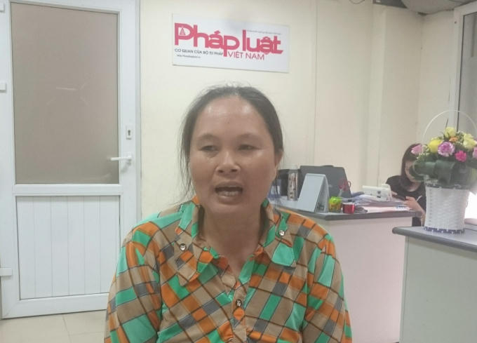 Bà Vân trình bày sự việc với phóng viên.