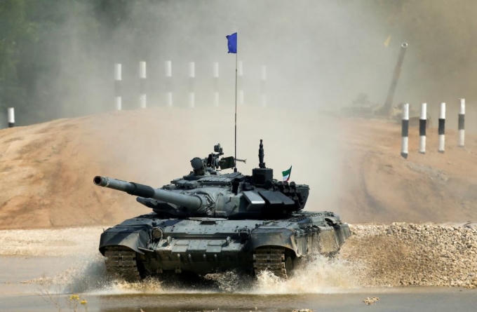 Màn trình diễn xe tăng của đội Kuwait. (Ảnh: Reuters)